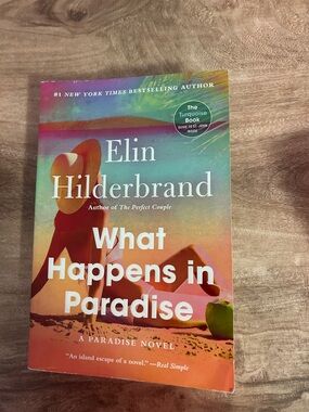 Elin Hilderbrand "What Happens in Paradise" Paperback
